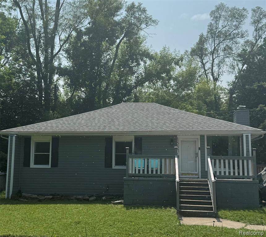 15571 Fenton - Photo 1