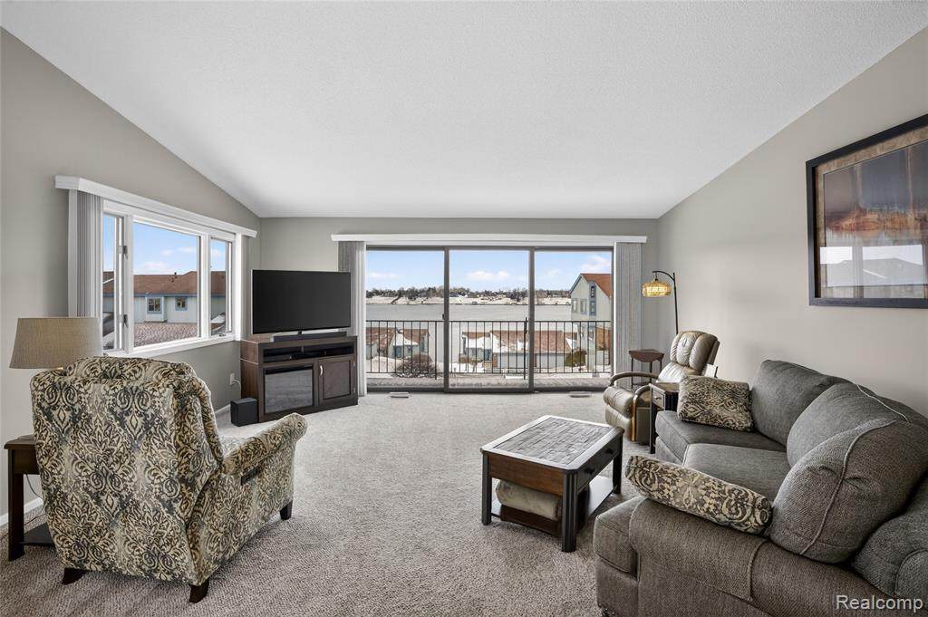 1715 River Road - Photo 1