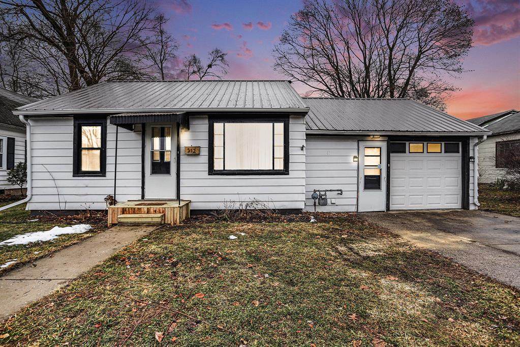 512 Center Street - Photo 1