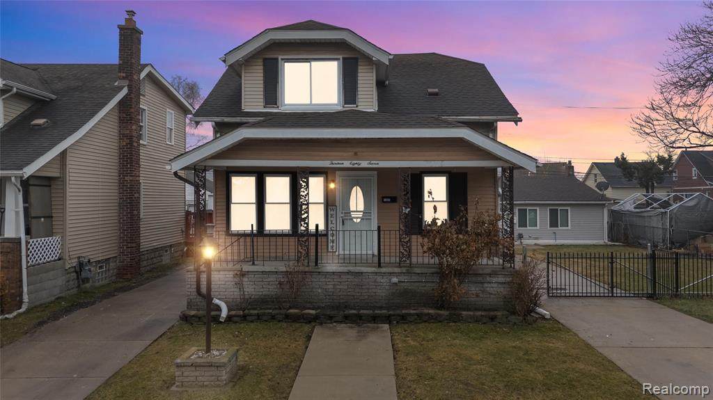 1387 University Avenue - Photo 1