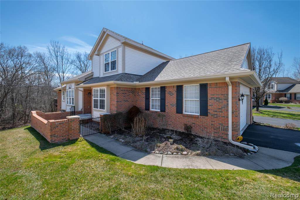 10381 Champions Circle - Photo 1