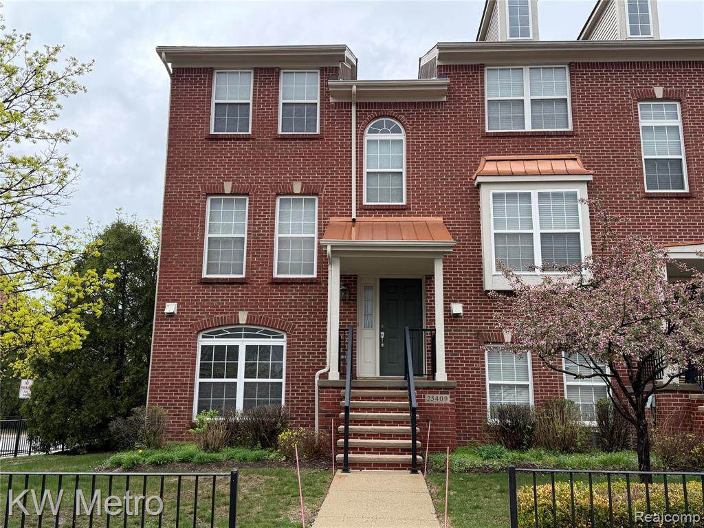 25409 Saint James - Photo 1