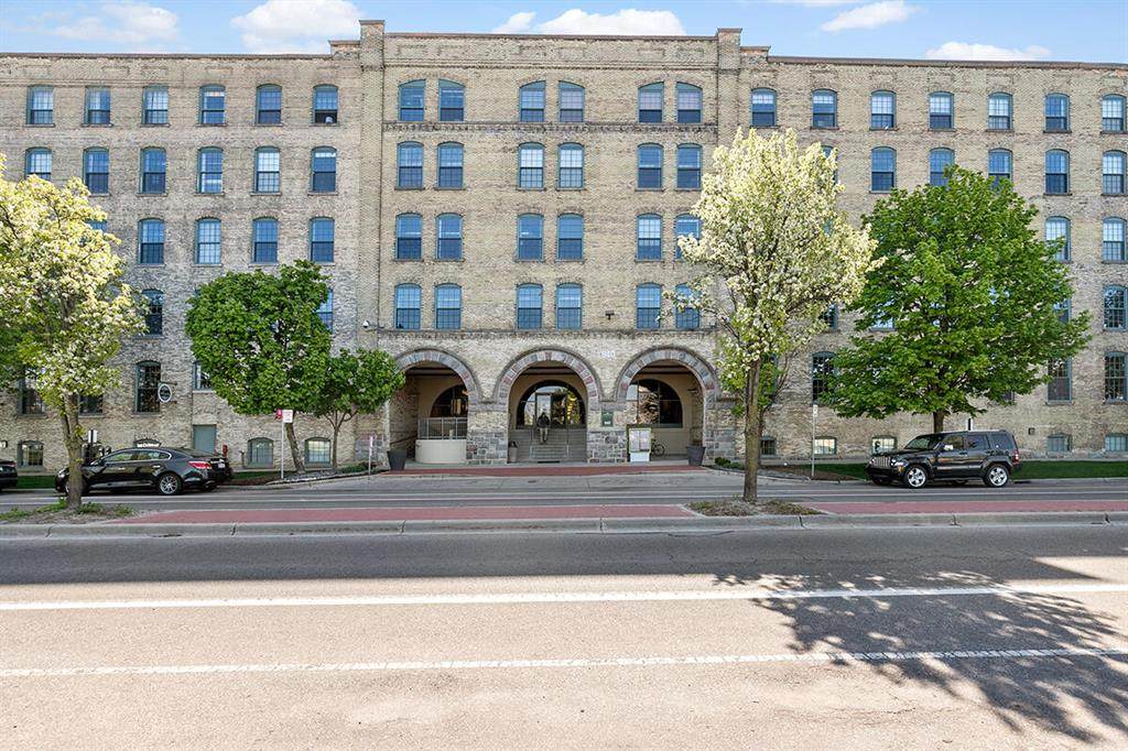 940 Monroe Avenue - Photo 1