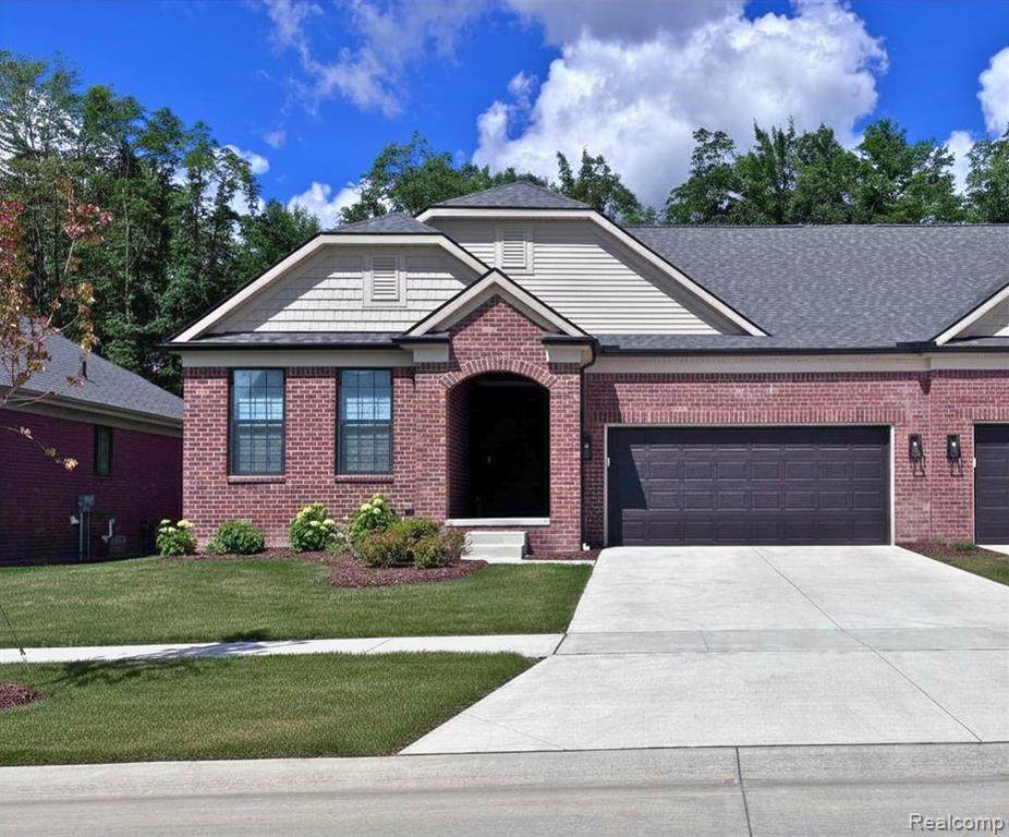 55825 Oak Pointe Drive - Photo 1