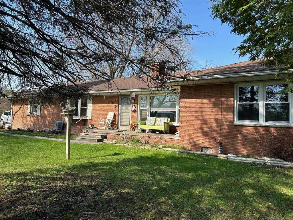 5996 Lakeshore Road - Photo 1