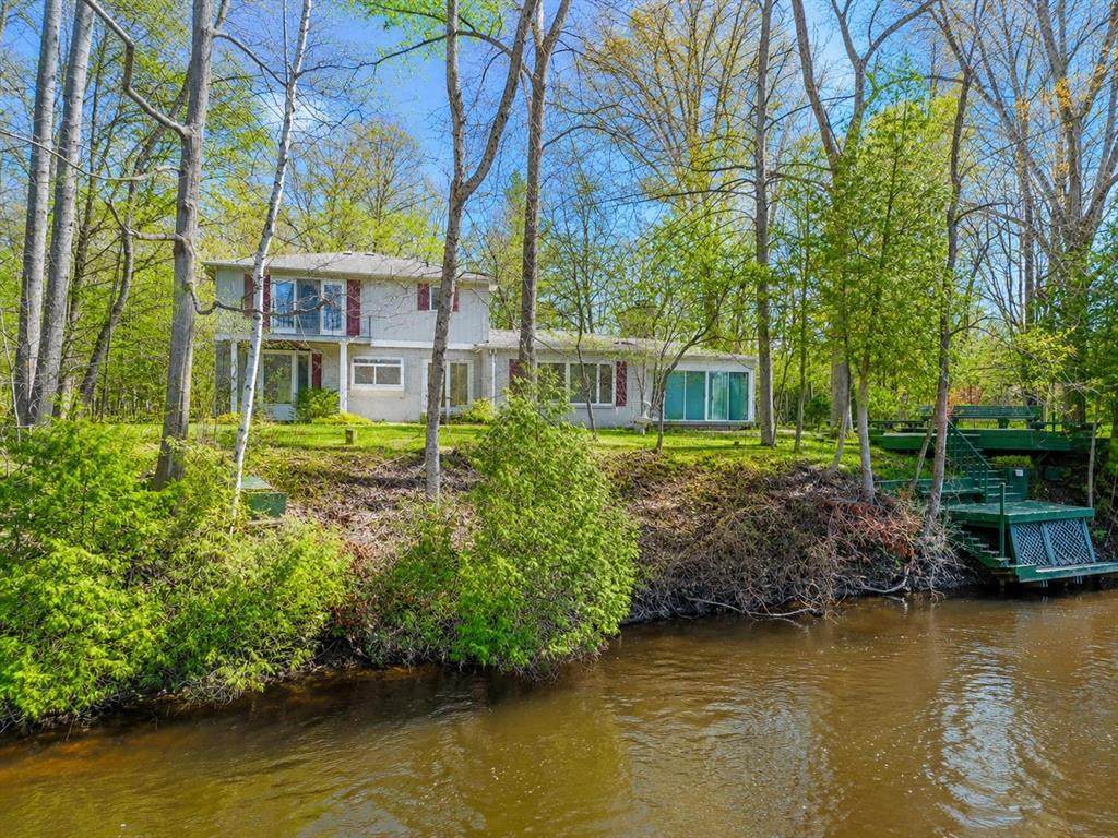 620 West Court - Photo 1