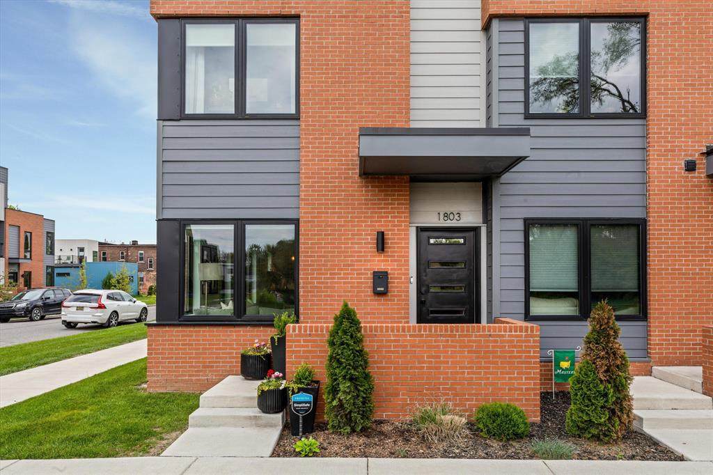 1803 Perry Street - Photo 1
