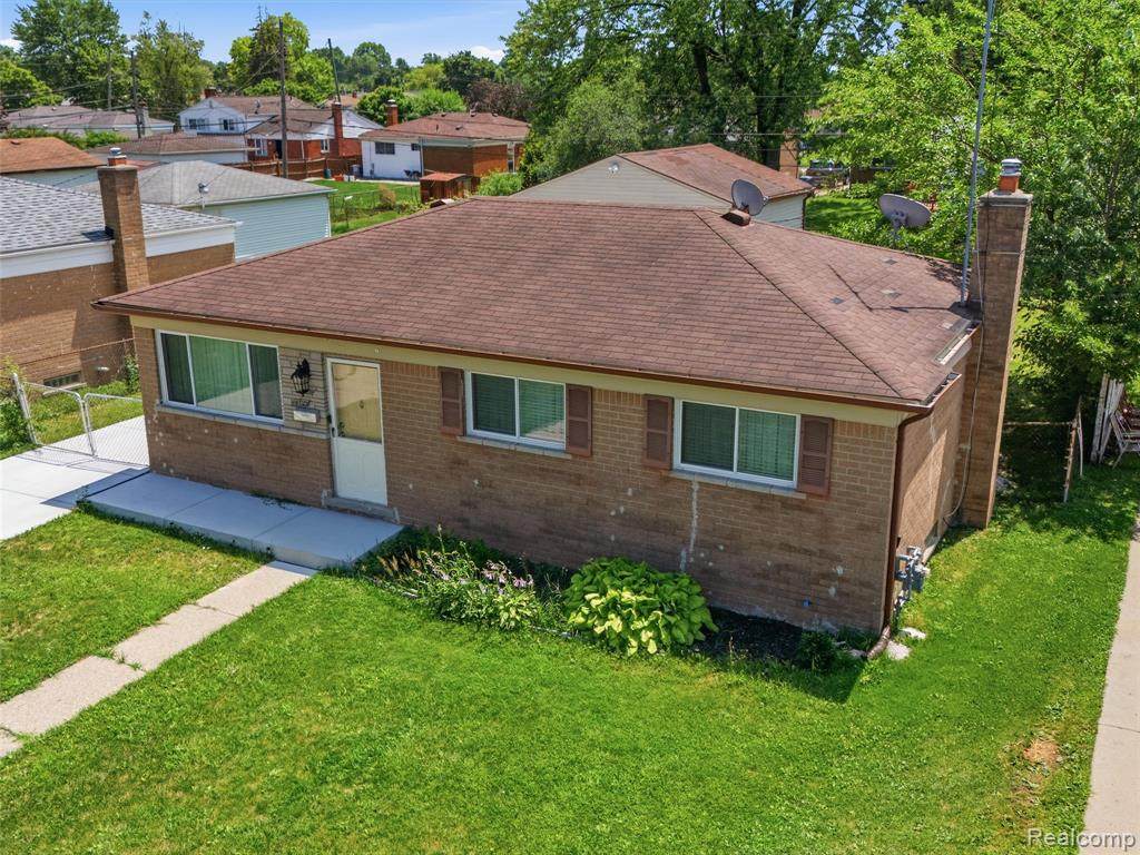 3218 14 Mile Road - Photo 1