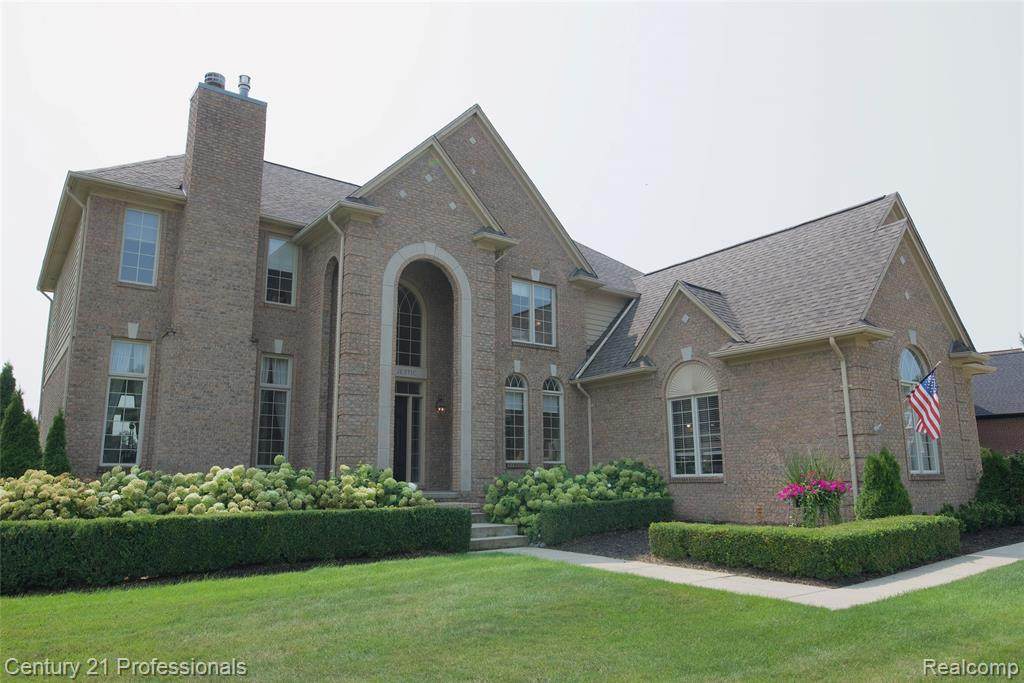 916 Majestic - Photo 1