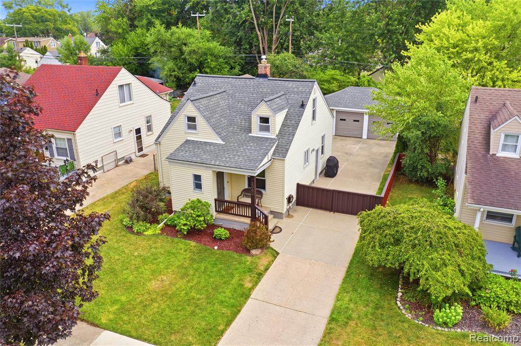 2060 Royal Avenue - Photo 1