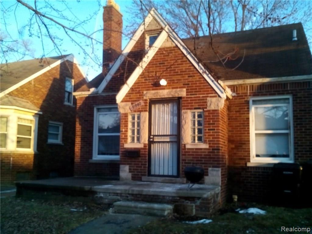 9242 Manistique - Photo 1