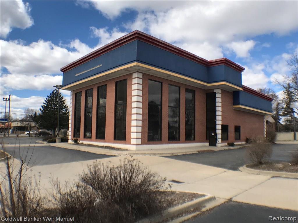 172 Fourteen Mile Road - Photo 1