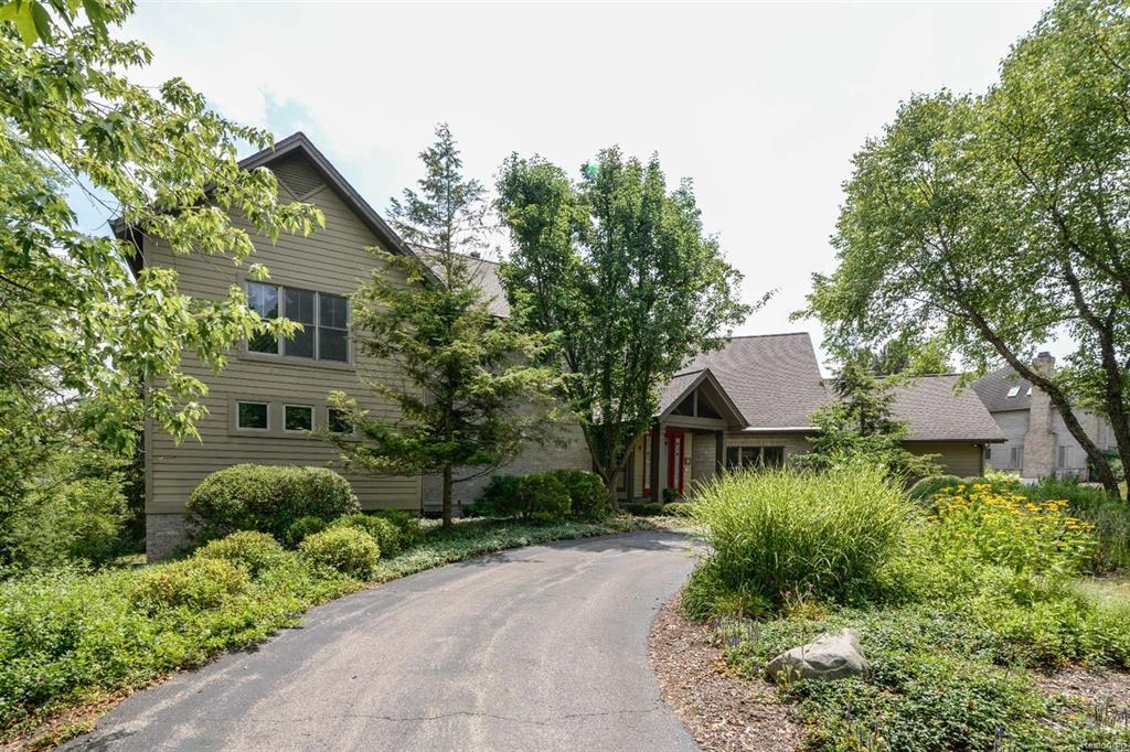 2566 Thornapple Drive - Photo 1