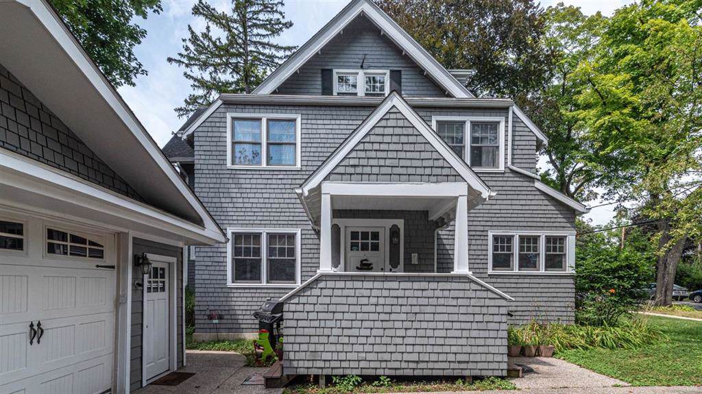 605 Oswego Street - Photo 1