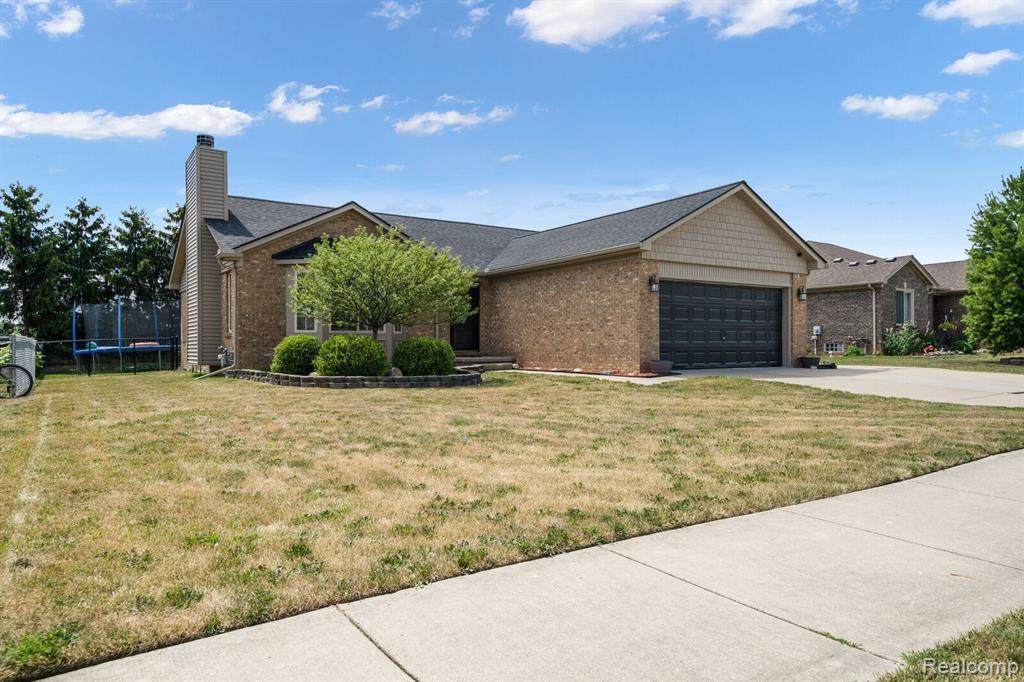 51673 Huntley Avenue - Photo 1