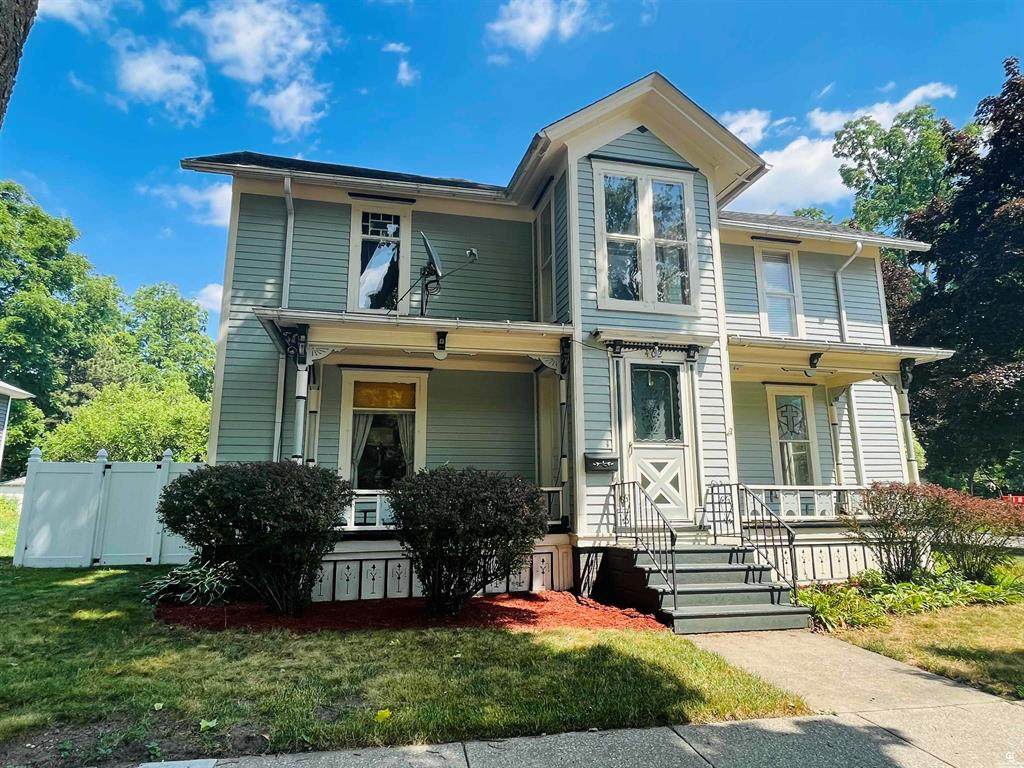 402 Hickory - Photo 1