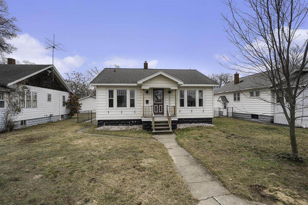 2005 Moulton Avenue - Photo 1