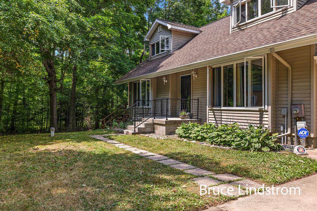 15520 157th Avenue - Photo 1