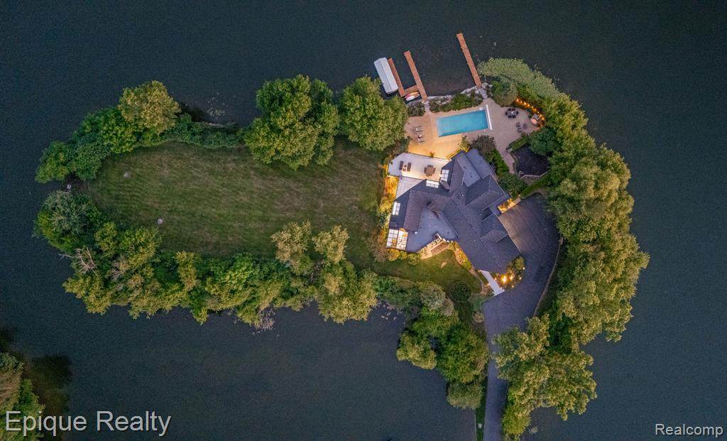 4912 Oakwood Court - Photo 1