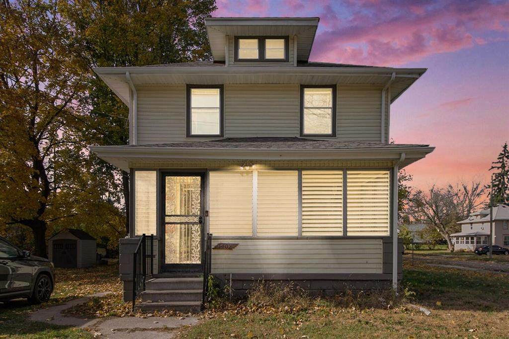 1402 Carl Breeding Way - Photo 1