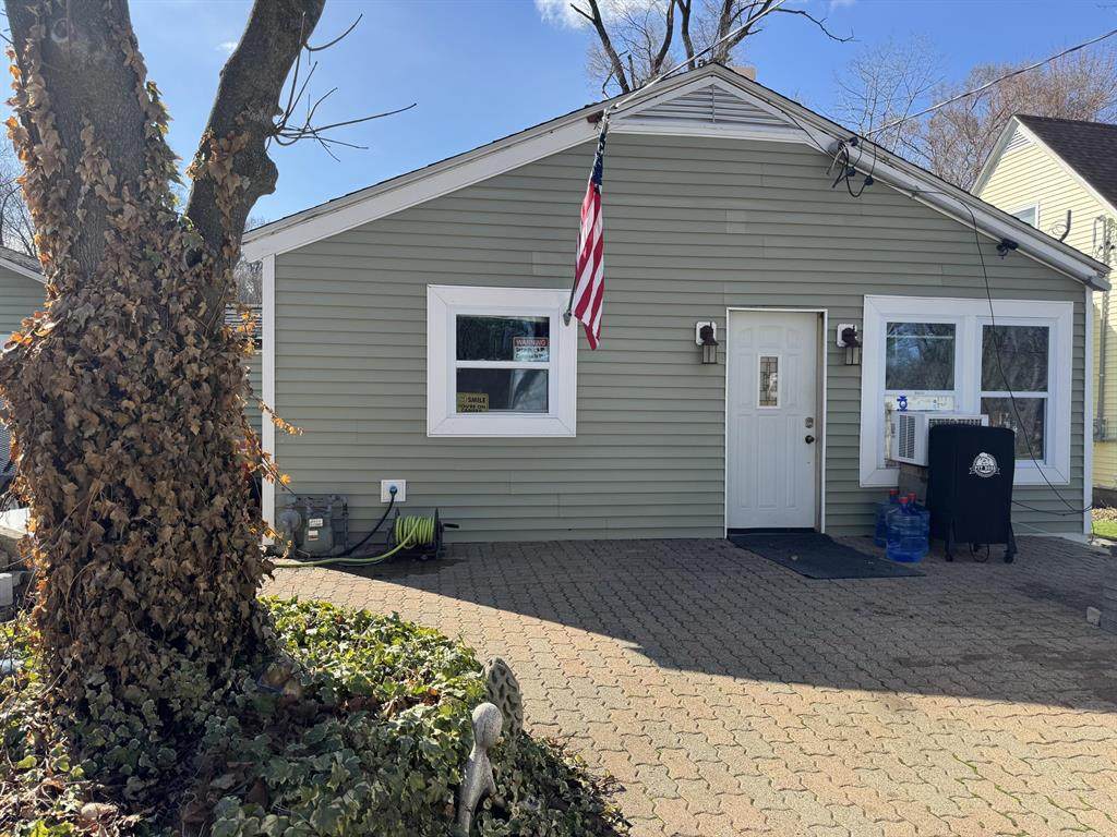206 Grant Street - Photo 1