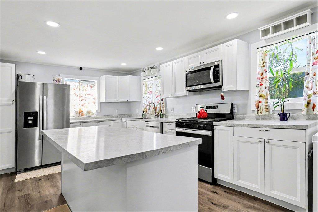 136 Hemlock Street - Photo 1
