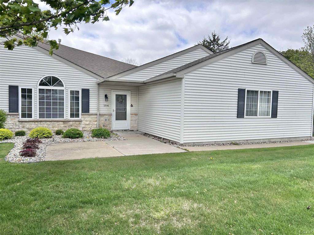 104 Lakewood Drive - Photo 1