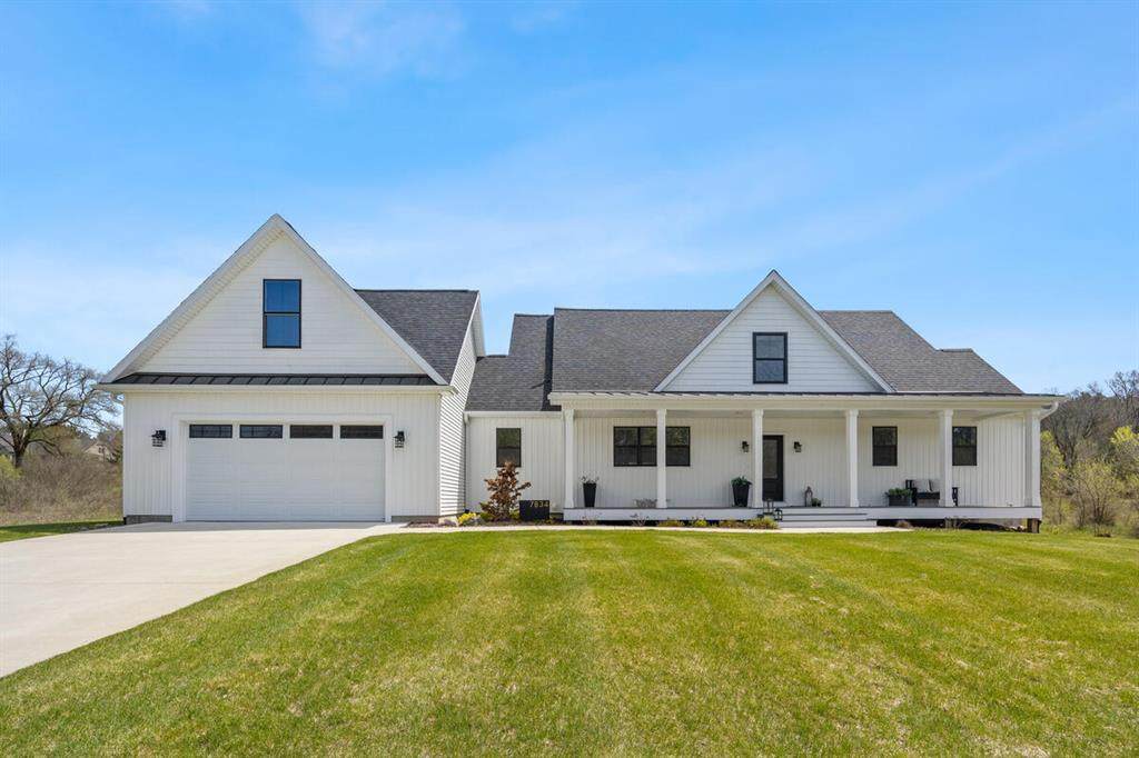 7834 Sandy Lane - Photo 1