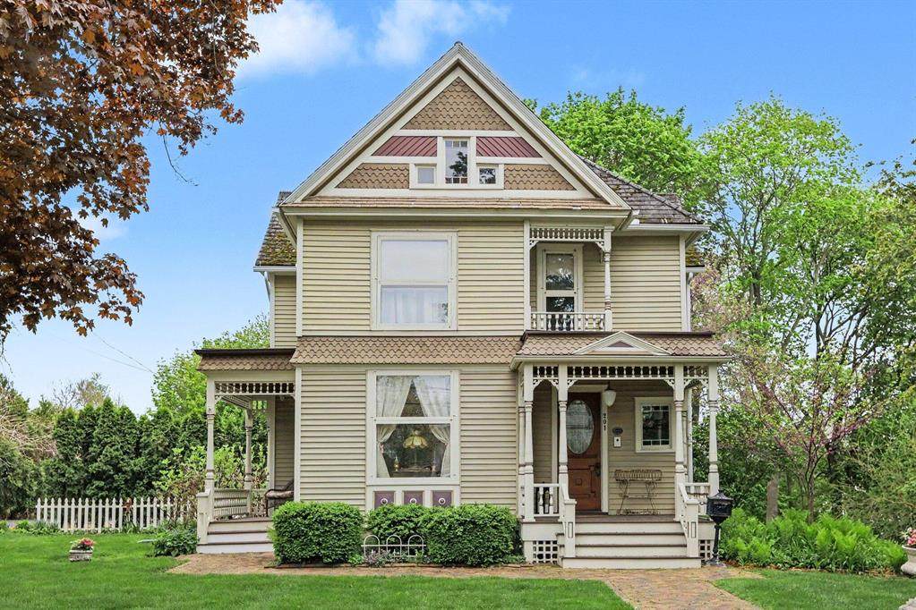 201 Henry Street - Photo 1