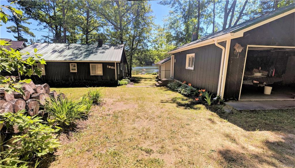 426 Ogemaw Road - Photo 1