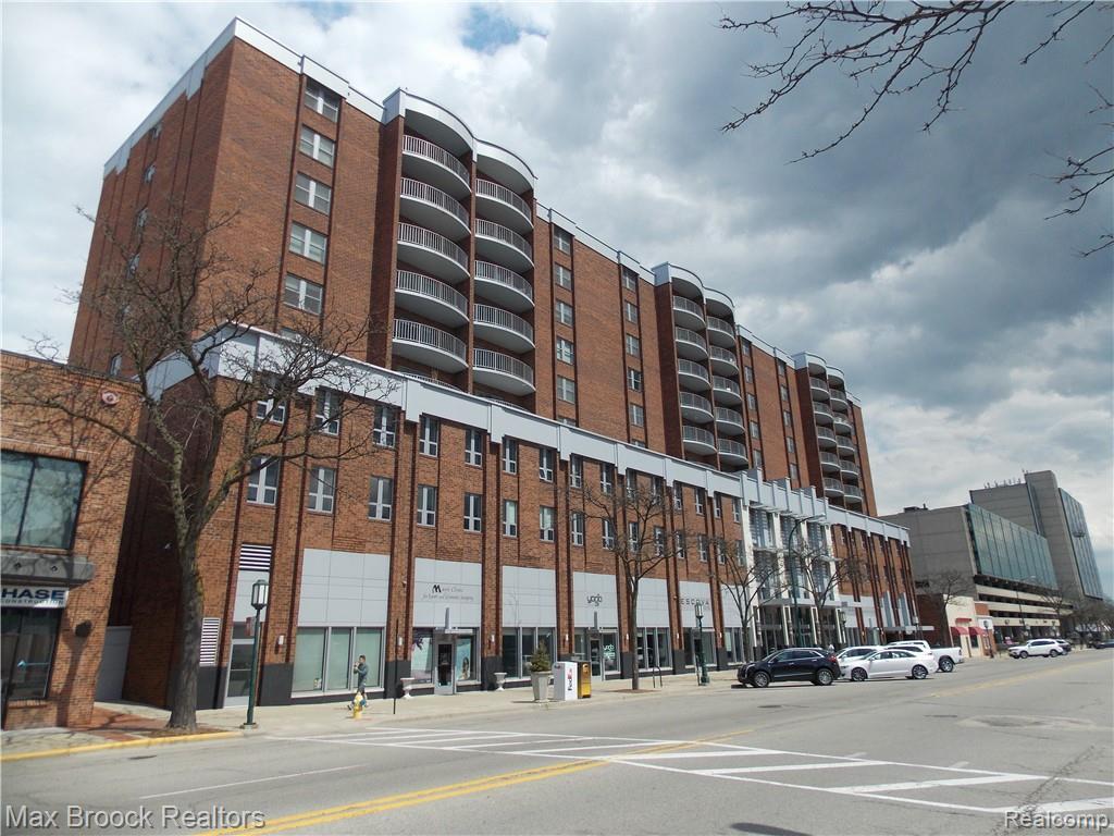 411 Old Woodward Avenue - Photo 1