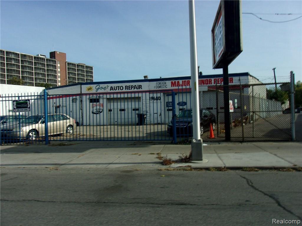 19700 Woodward Avenue - Photo 1