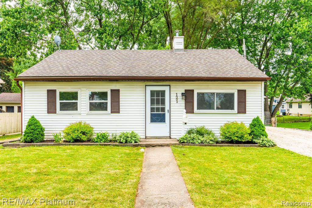 121 Hagadorn Street - Photo 1