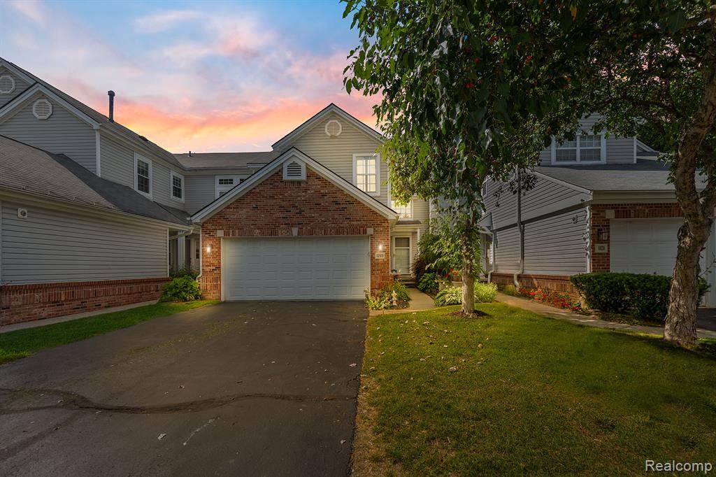 1099 Fairways Boulevard - Photo 1