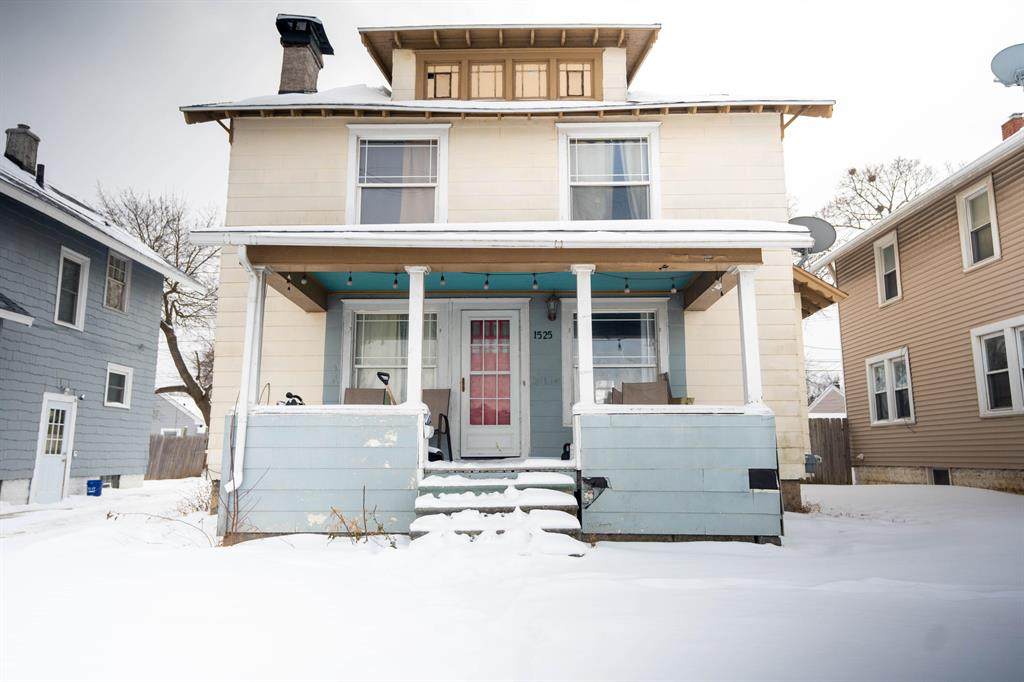 1525 Saginaw Street - Photo 1
