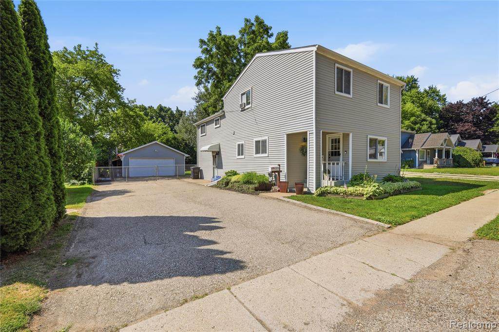 572 Atwater Street - Photo 1