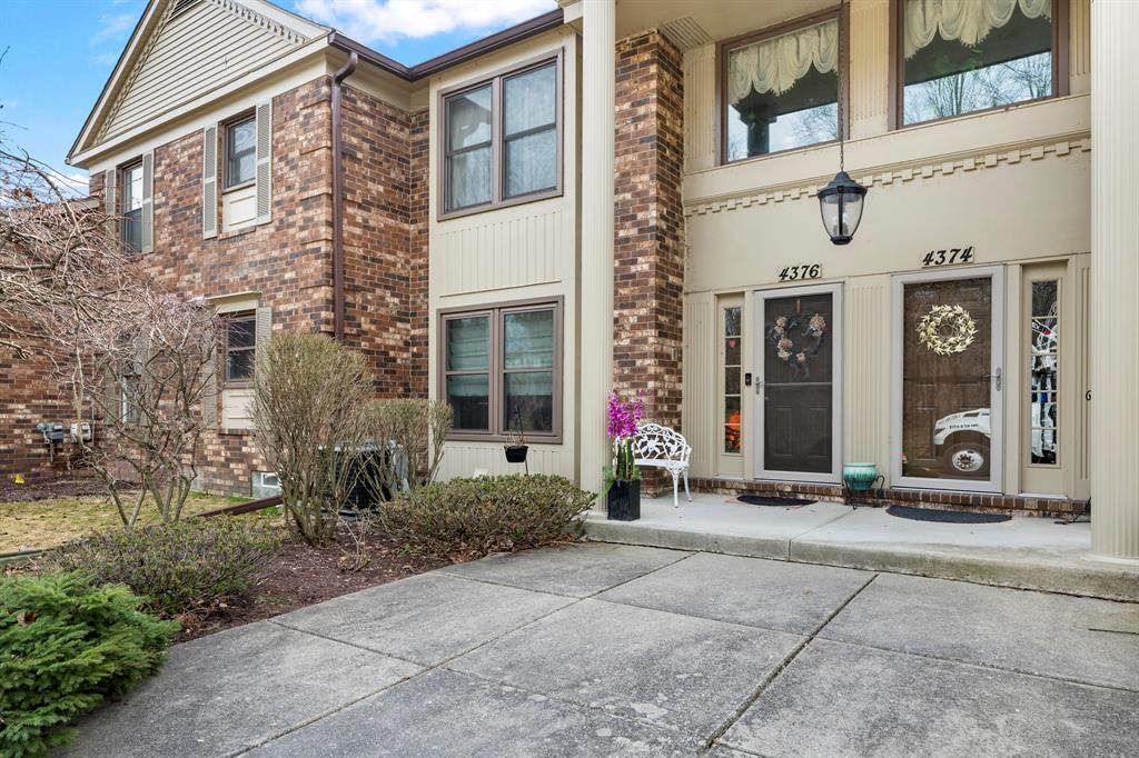4376 Knightsbridge Lane - Photo 1