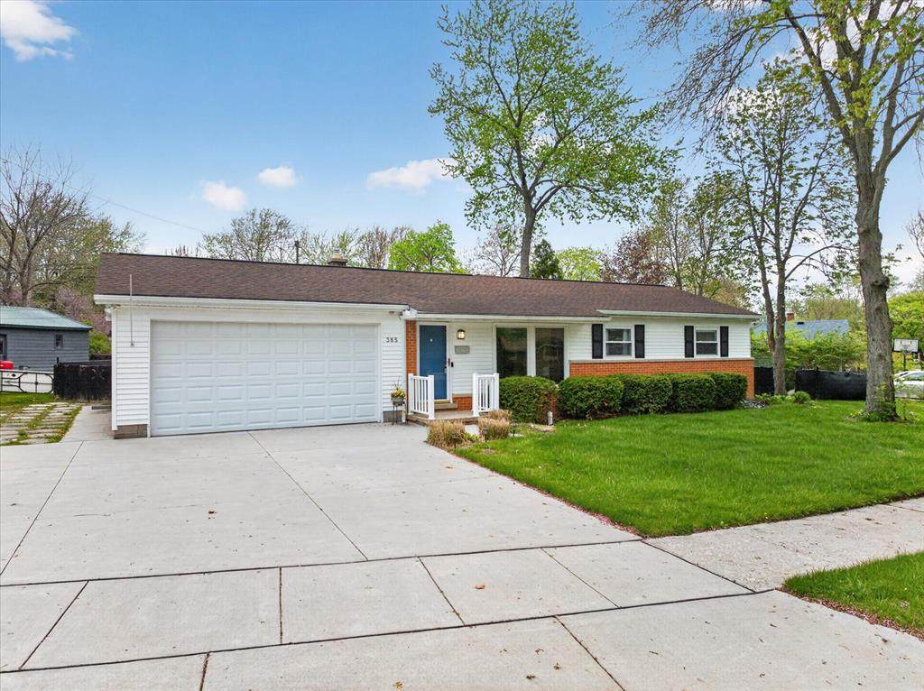 385 Hollywood Drive - Photo 1
