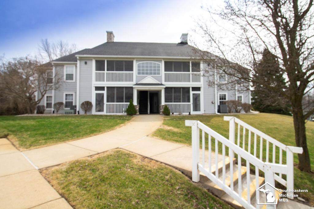 795 Barrington Circle - Photo 1