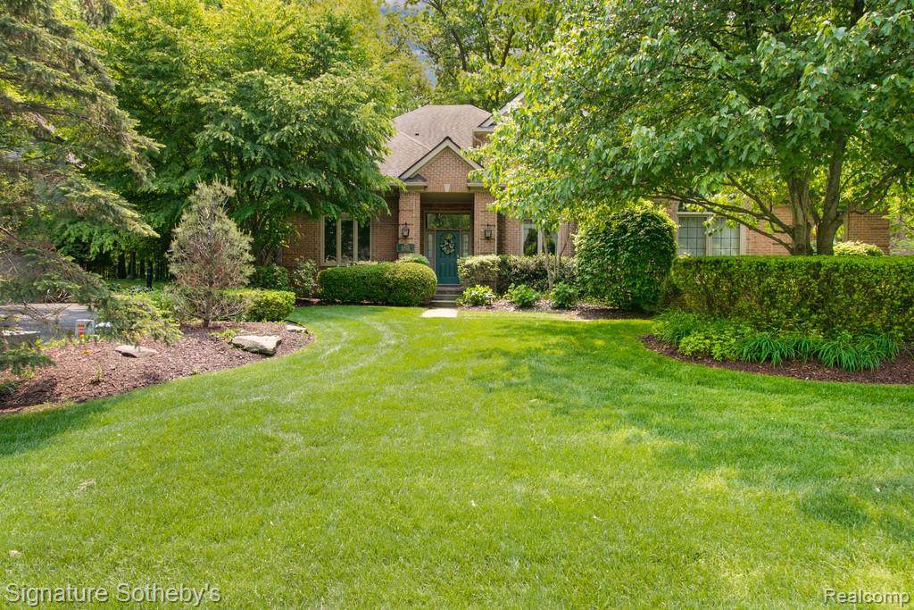 6425 Oaks Drive - Photo 1
