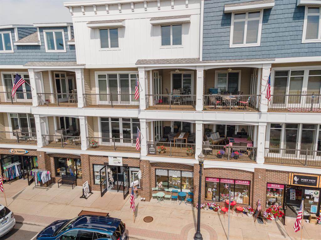 560 Hancock Street - Photo 1