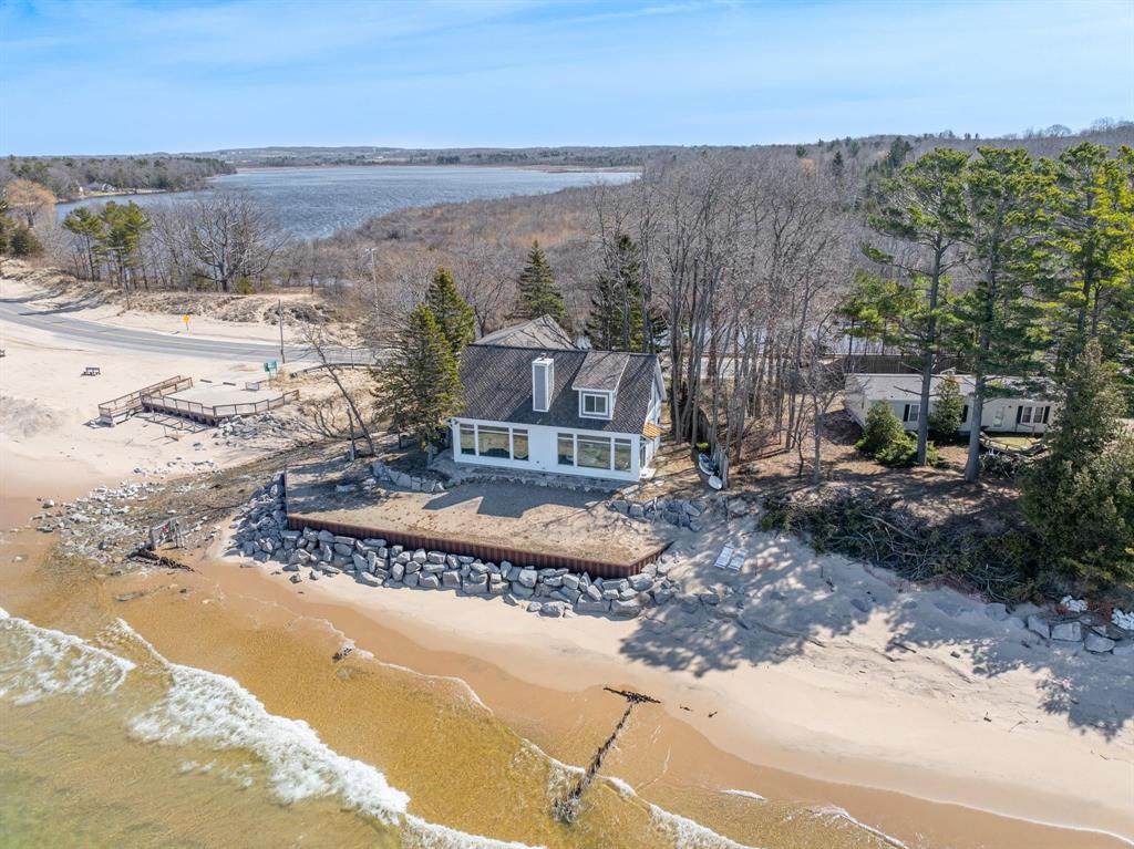 3126 Lake Shore Road - Photo 1