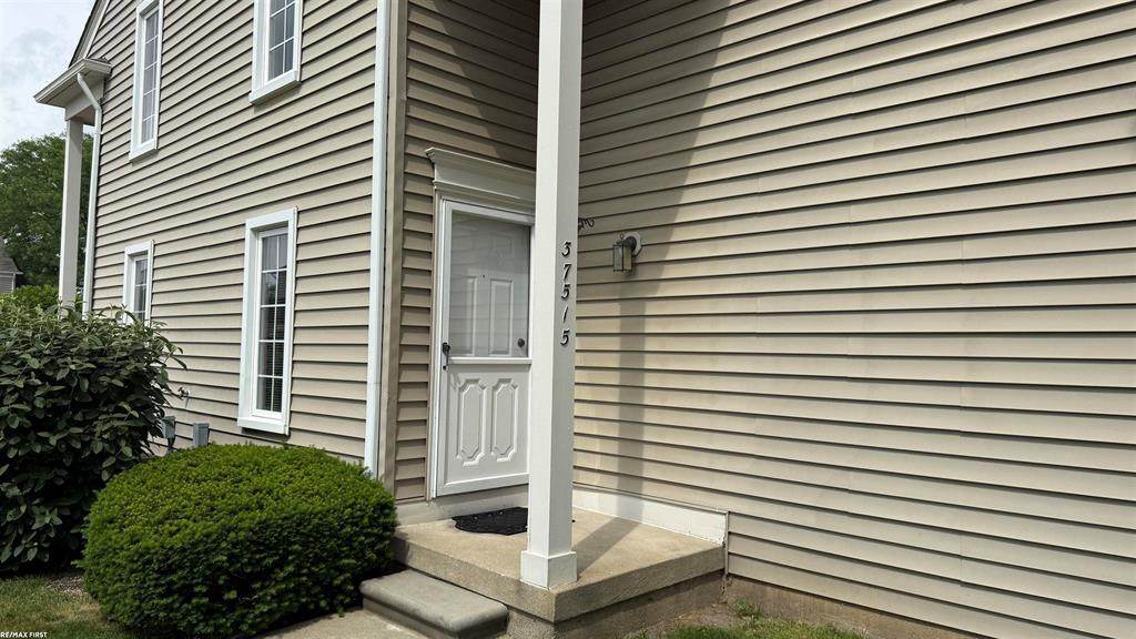 37515 Stonegate Circle - Photo 1