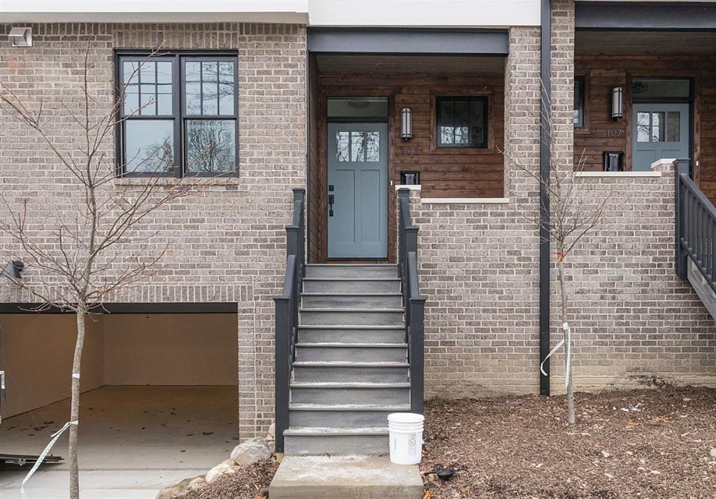 105 Davis - Photo 1