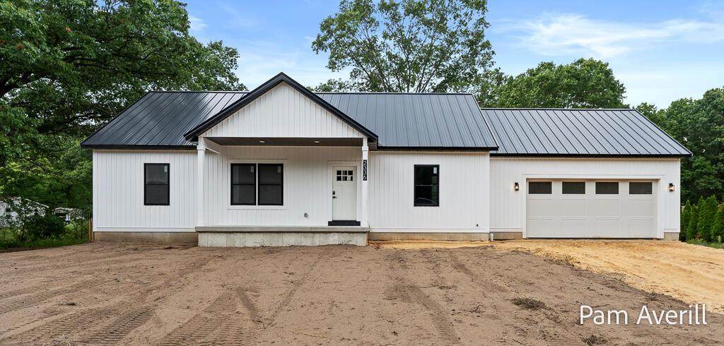 2336 Macarthur Road - Photo 1