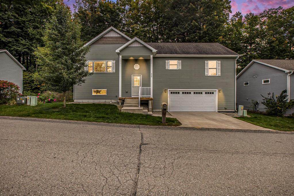 220 Parkview Drive - Photo 1