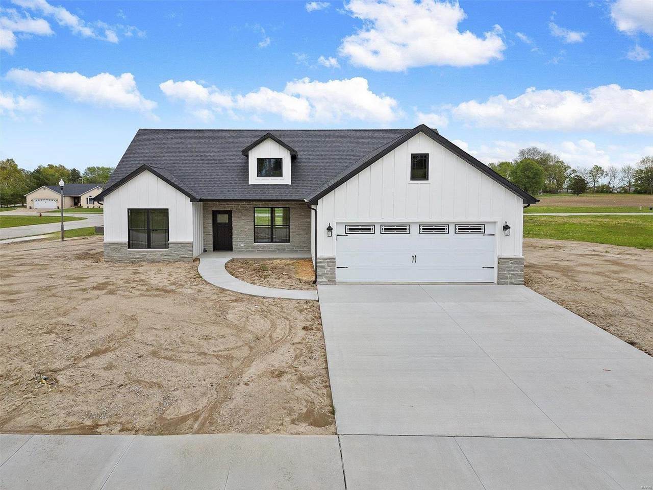 2617 Pine View Drive - Photo 1