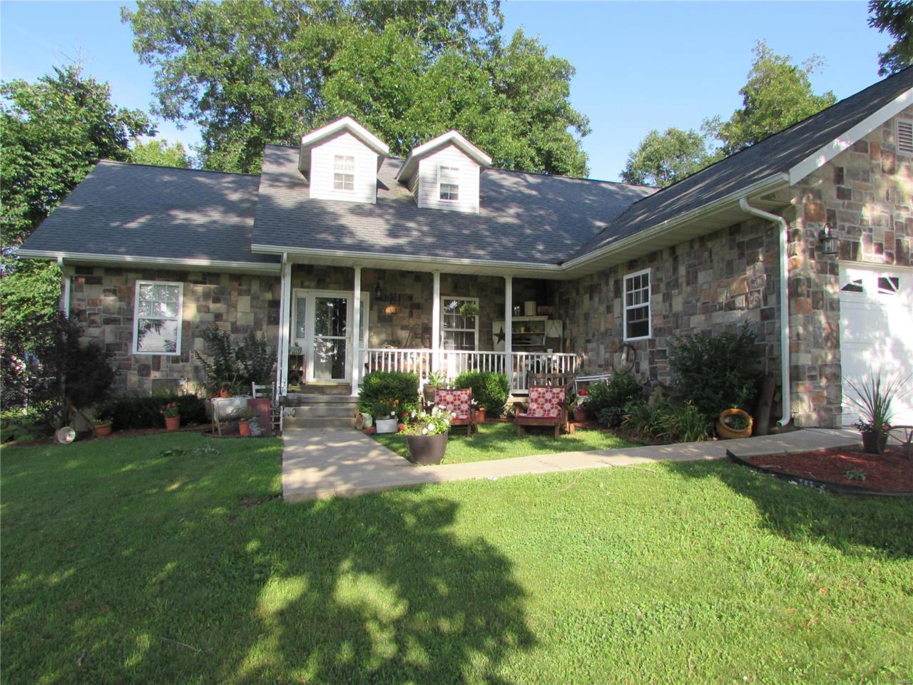 1096 Industrial Drive - Photo 1