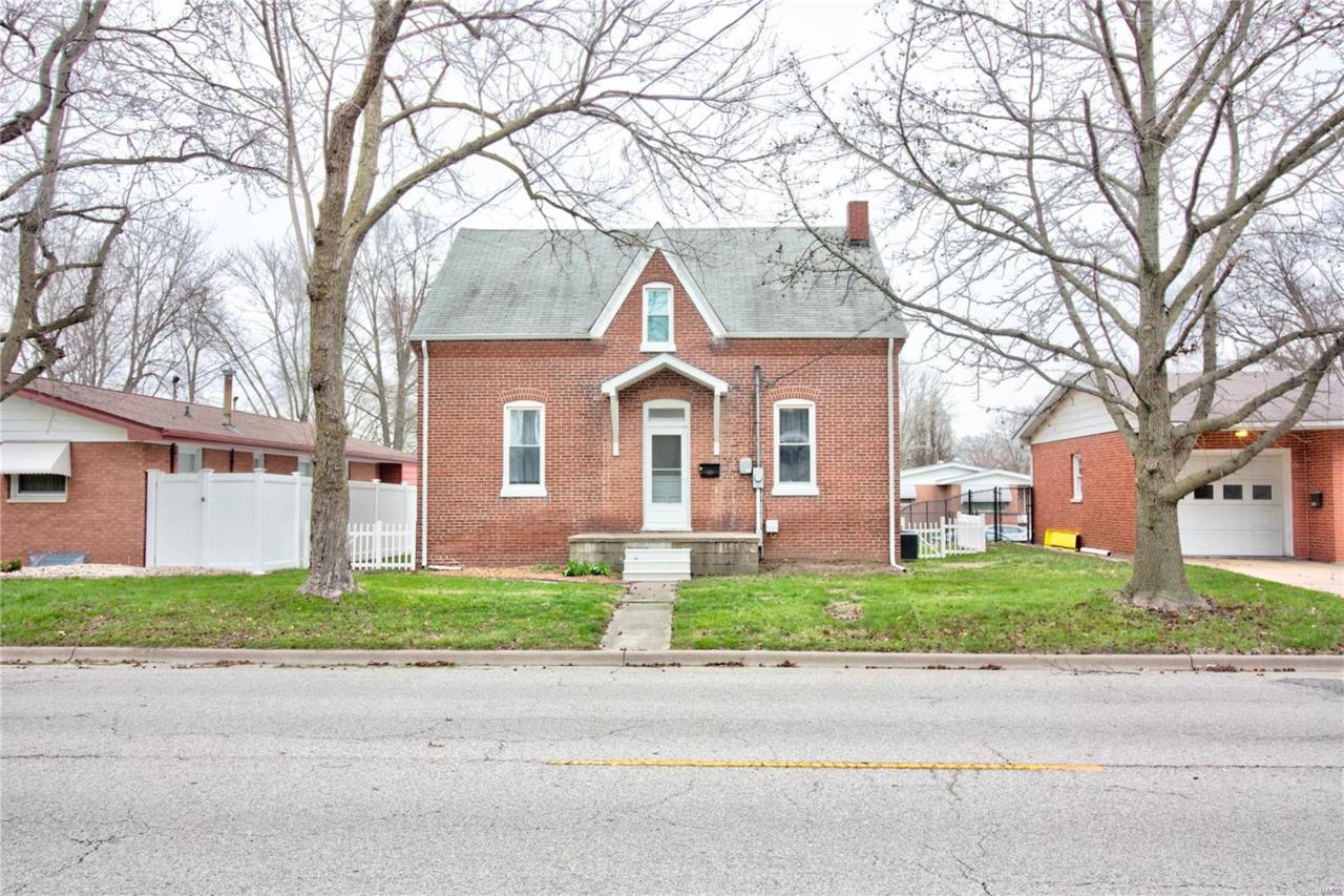 1203 Poplar - Photo 1