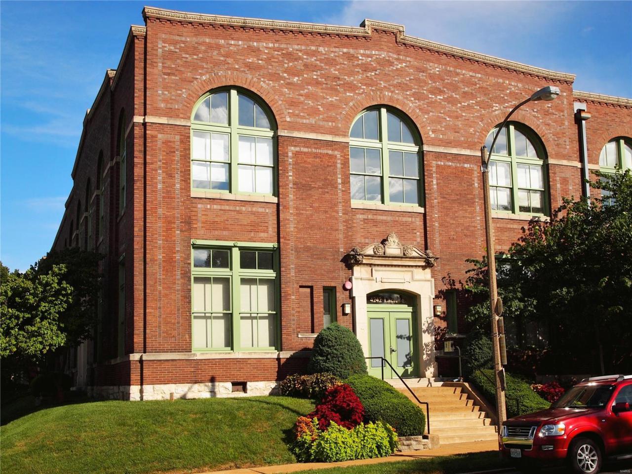 4242 Laclede - Photo 1
